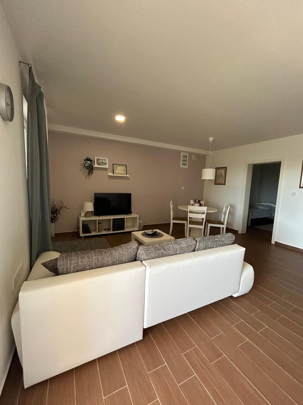 Lorna Apartment Turanj