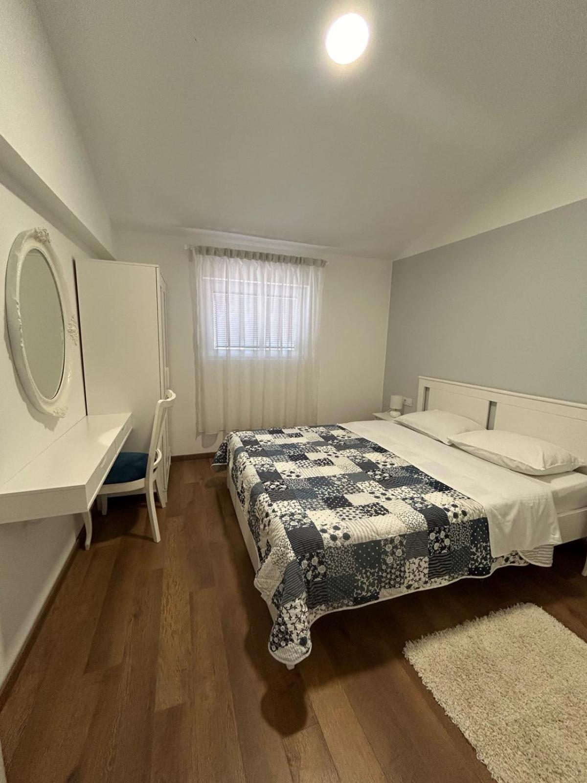 Apartment Lorna Turanj