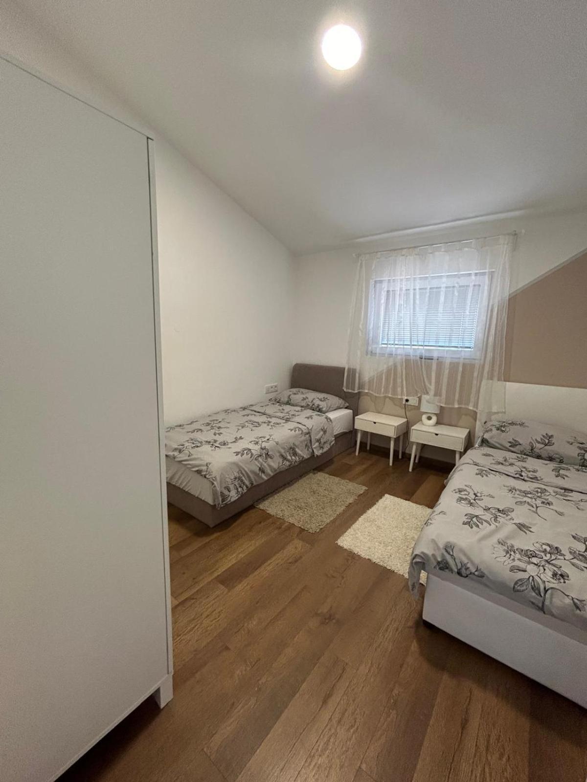 Lorna Apartment Turanj