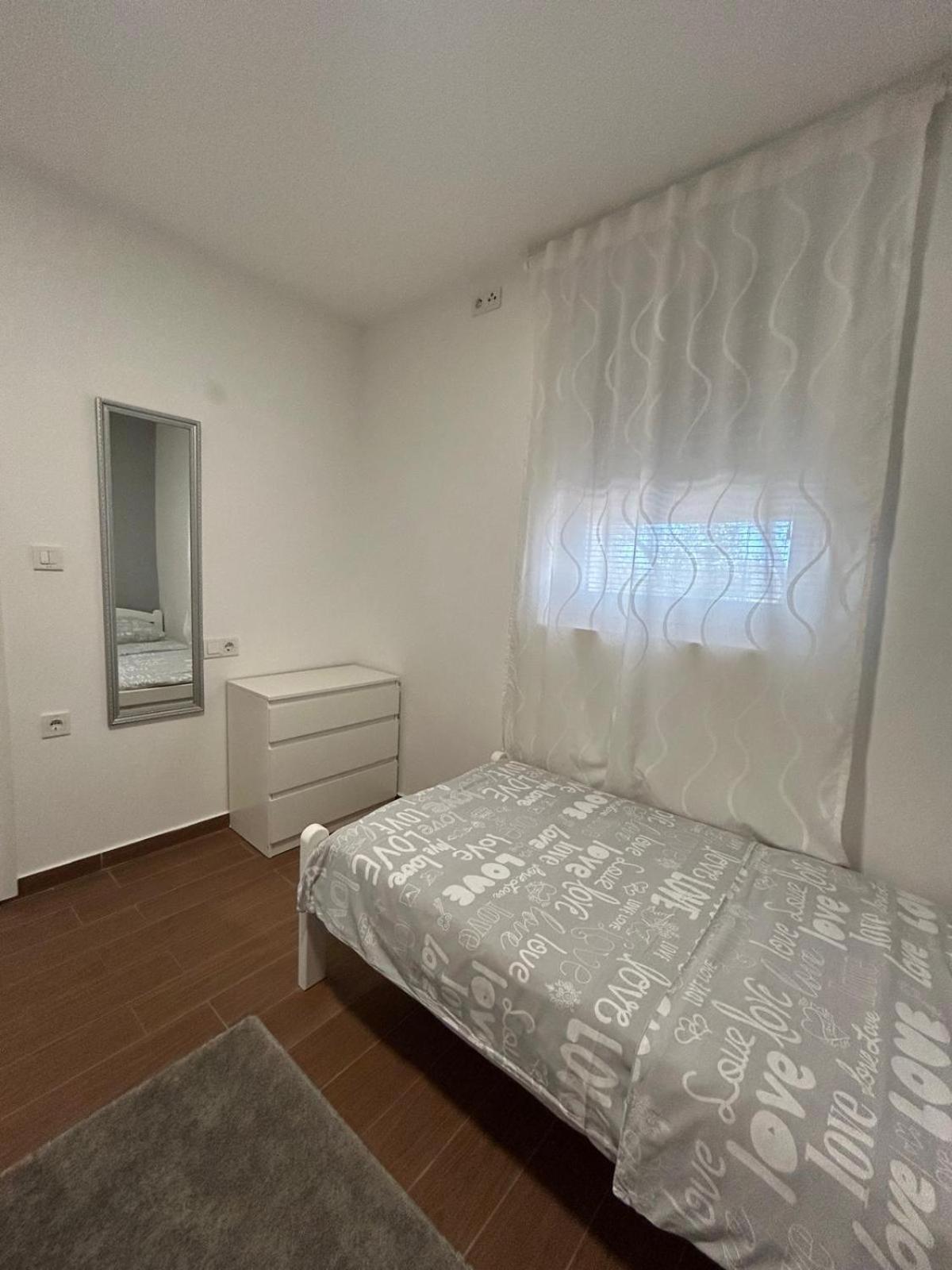 Lorna Apartment *