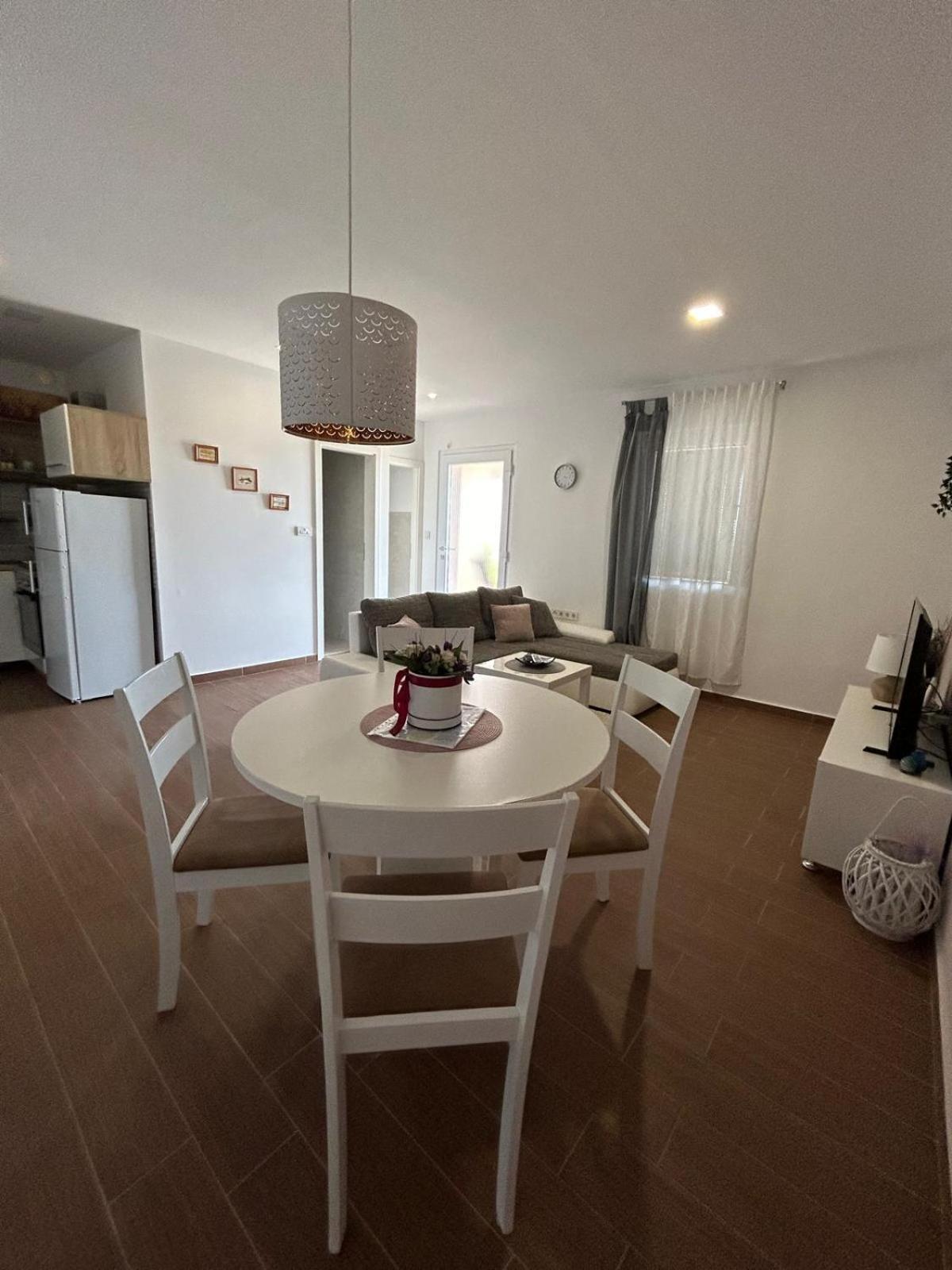 Lorna Apartment Turanj